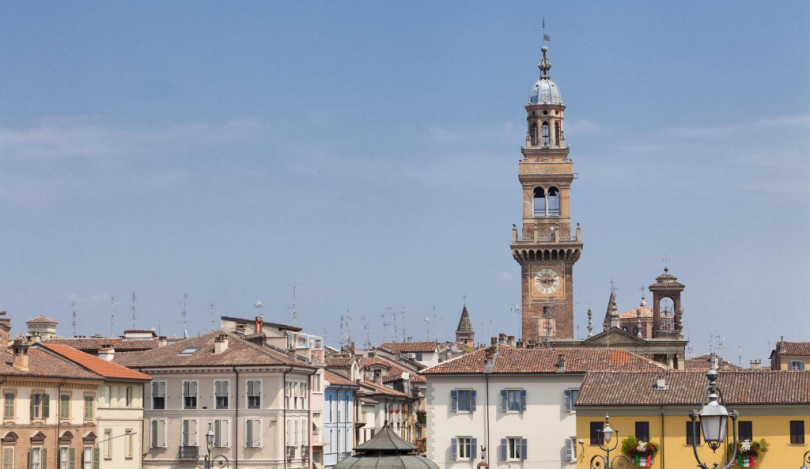 Giornata Internazionale della Dislessia: la torre civica di Casale si colora di turchese